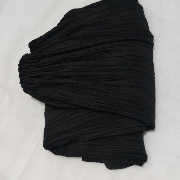 Black Maxi Pleated Skirt - Picture 2 of 3
